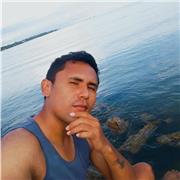 estudiante de contaduría publica, da clase de matemáticas